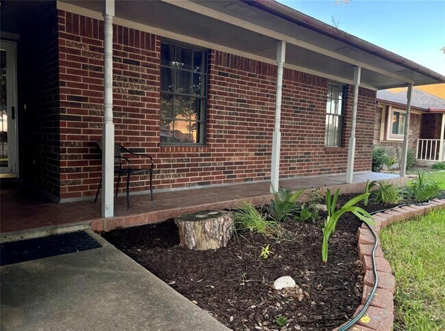 Foto del edificio - 825 Manor Dr