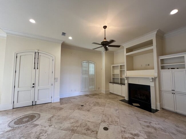 Building Photo - Elegant Two-Story Home with Outdoor Kitchen in Desirable Shadows Lake