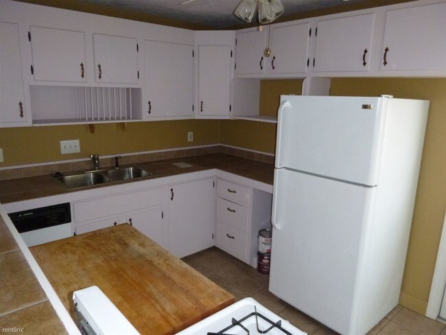 Building Photo - 367 Coltart Ave