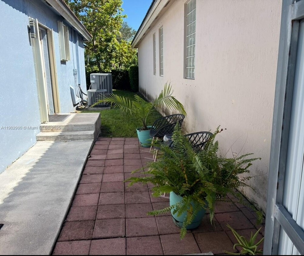 Foto del edificio - 4405 SW 162nd Ct