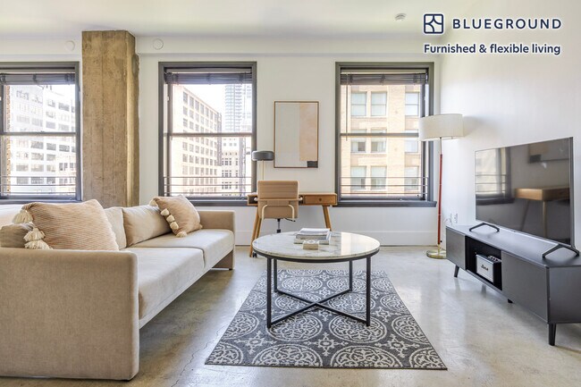 Building Photo - 810 S Spring St