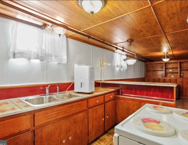 130 Montague Ave Unit Basement, Winchester, VA 22601 Room for Rent in