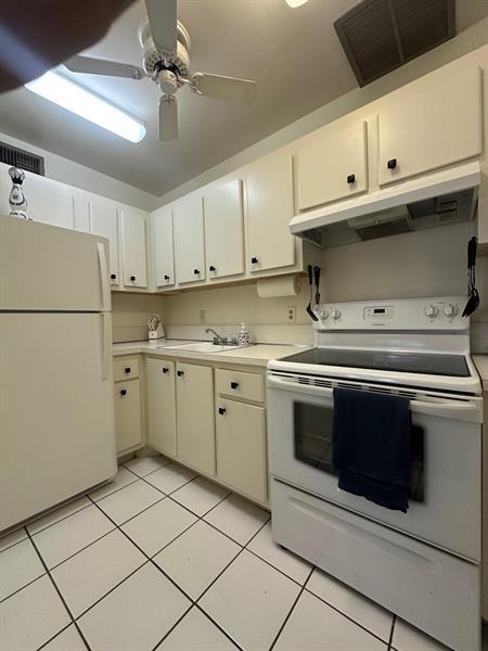 Foto del edificio - 1821 NE 62nd St