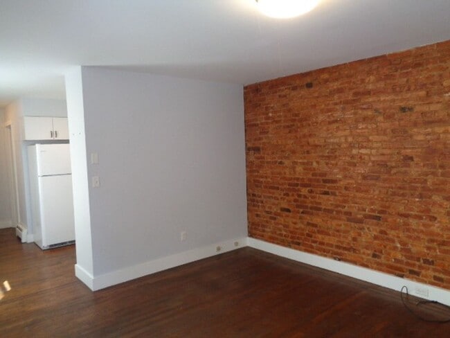 Building Photo - 4025 Falls Rd