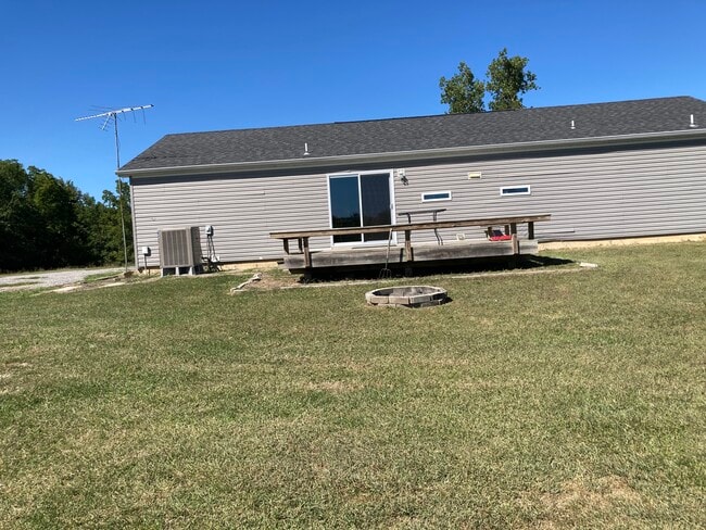 Building Photo - 8679 E 400 N