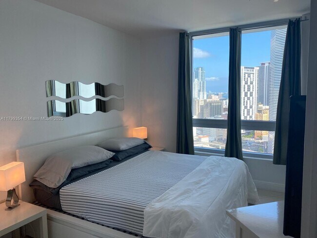 Foto del edificio - 350 S Miami Ave