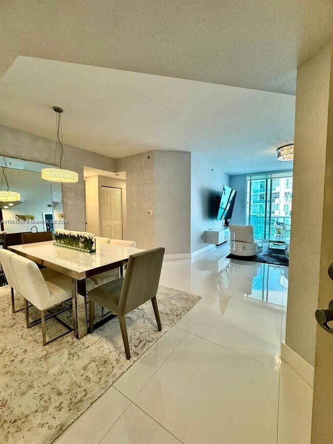 Building Photo - 7900 Harbor Island Dr