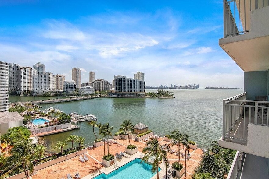 Foto principal - 1111 Brickell Bay Dr