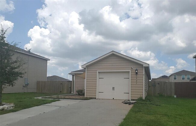 Building Photo - 5927 Golden Cove Rd