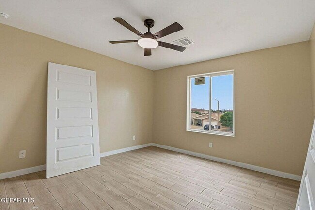 Building Photo - Northeast-2 bedroom apartment with water service included