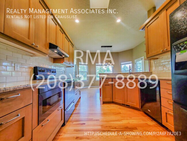 Building Photo - Fantastic Home on Lake View Golf Course
