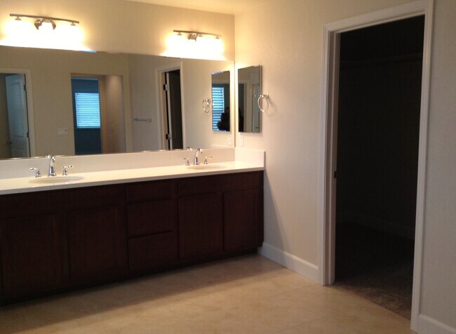Building Photo - 262 Lucero Dr