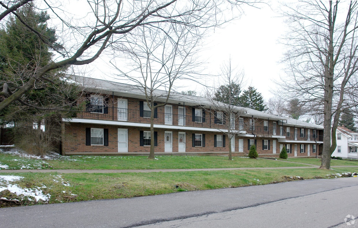 Building Photo - 450 Center Ave