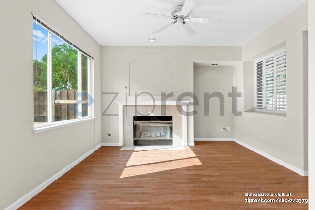 Foto del edificio - 2199 Hunter Pl