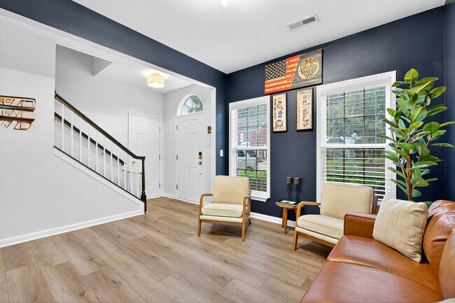 Building Photo - 263 Hadley Commons Dr