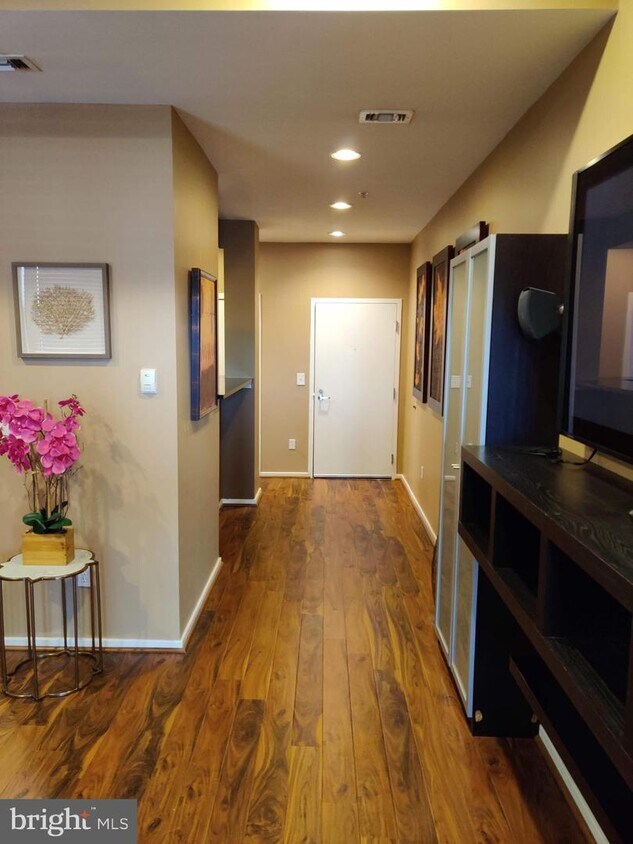 Foto principal - 1211 Light St