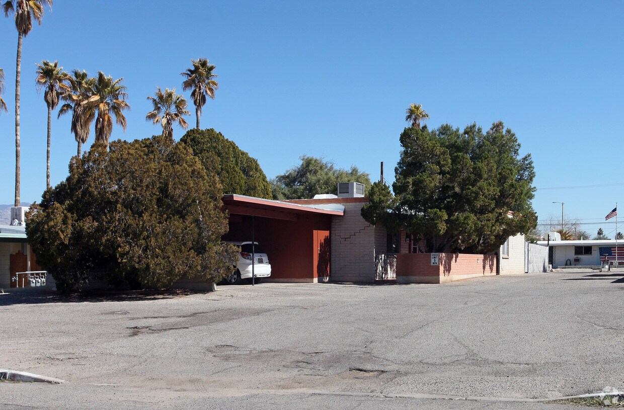 Primary Photo - 2514-2524 N Richey Blvd