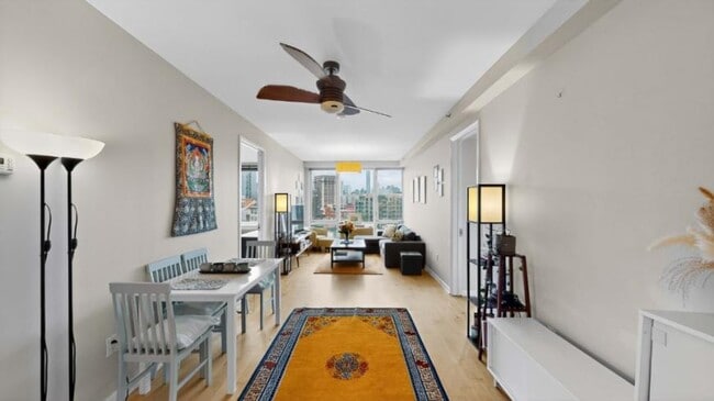 Building Photo - 2 bedroom in LONG ISLAND CITY NY 11101