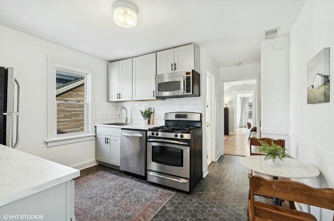 Building Photo - 3634 N Christiana Ave
