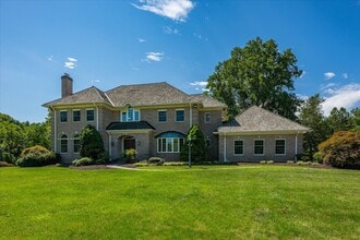 Building Photo - 1051 Kelso Rd