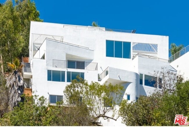 Building Photo - 3624 Avenida Del Sol