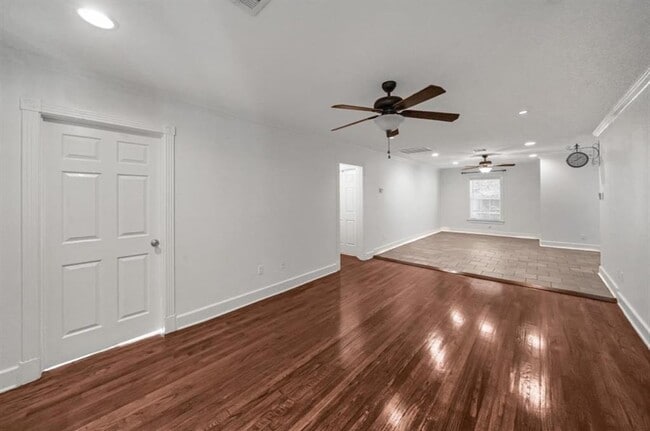 Foto del edificio - 7310 Moss Rose St