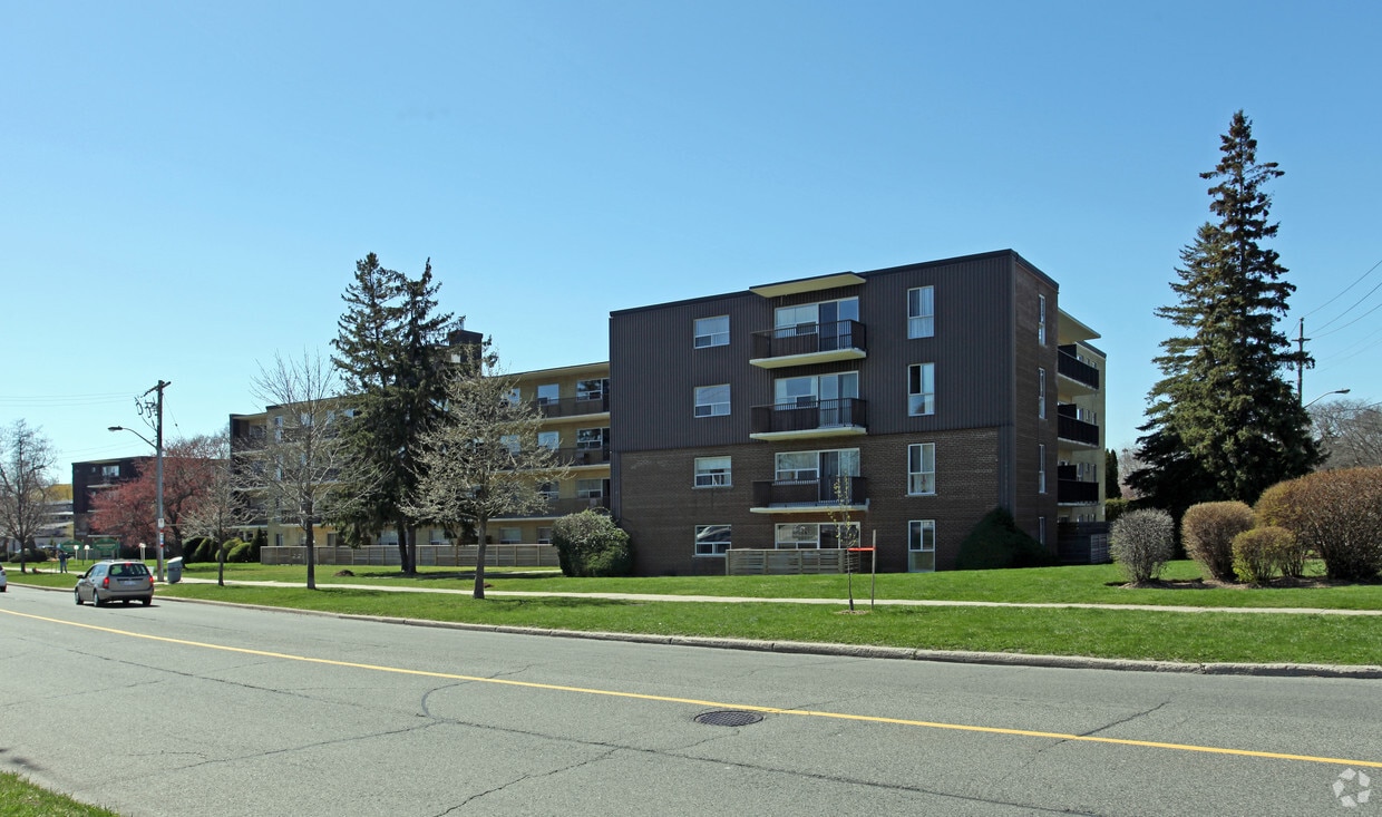 Building Photo - Denewood Apartments
