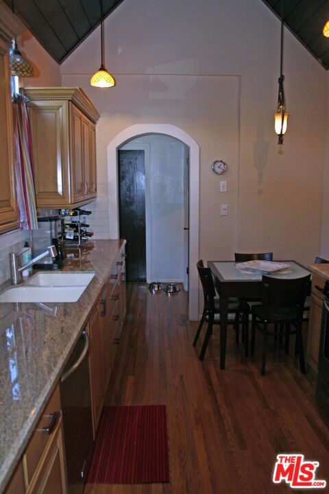 Foto del edificio - 6445 W 5th St