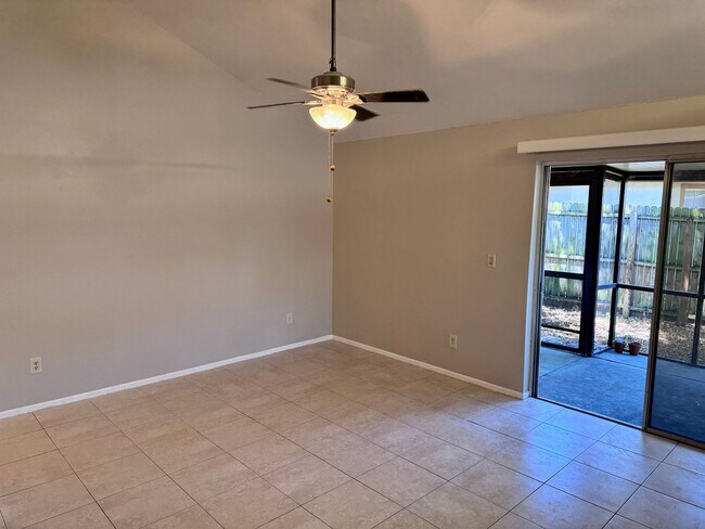 Foto del edificio - 2/2 Townhome Located in Palm Harbor WITH G...