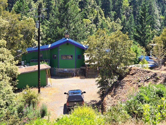 Building Photo - Cabin In the Wood!