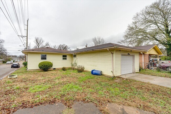 Building Photo - 2000 Milne St