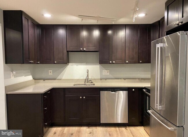 Foto del edificio - 1631 Bennington Hollow Ln