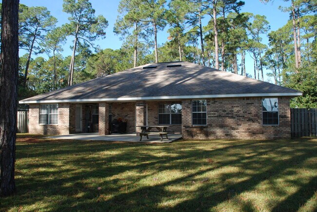 Building Photo - 374 Driftwood Point Rd