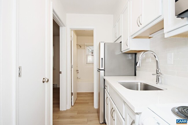 Foto del edificio - 2114 Ivy Rd