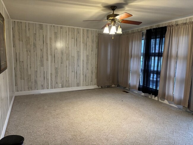 Foto del edificio - 3 Bedroom/1 Bath in Well Established Neighborhood