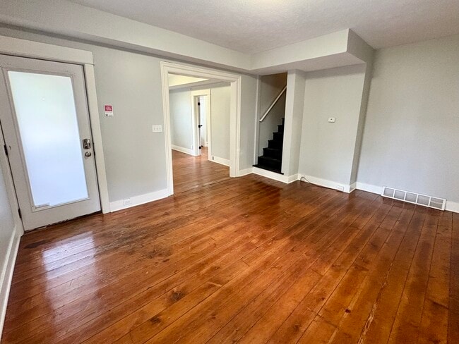 Building Photo - 704 Coit Ave NE