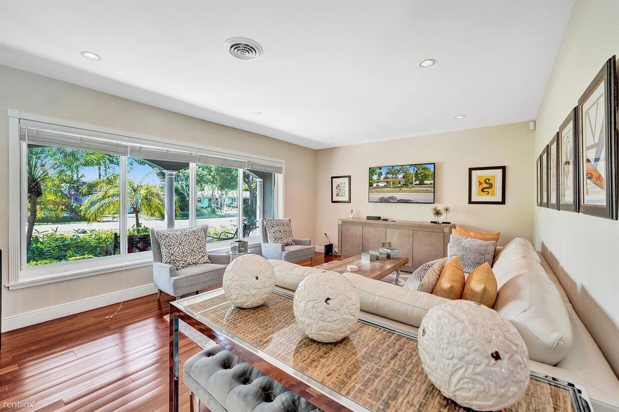 Foto principal - 3 br, 2.5 bath House - 2300 Middle River Dr