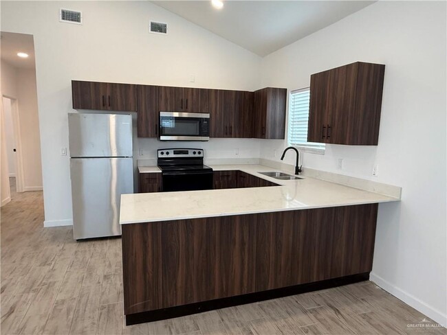 Foto del edificio - 2701 Brownjay Rd