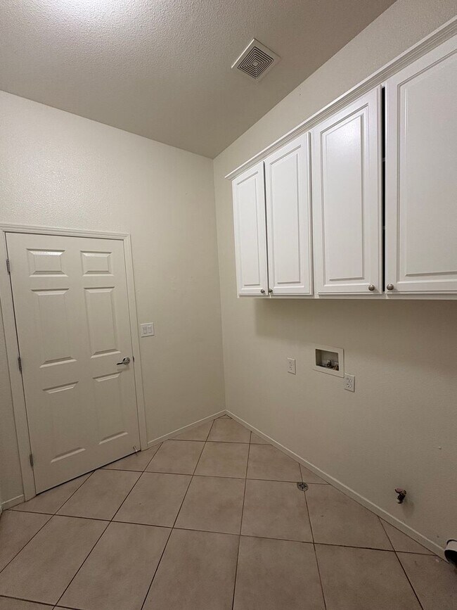 Foto del edificio - Amazing Home for Rent on a Corner Lot!!!