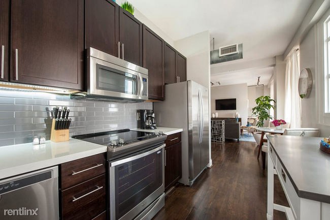 Building Photo - Studio, 1 bath Flat - 1001 Texas St 485