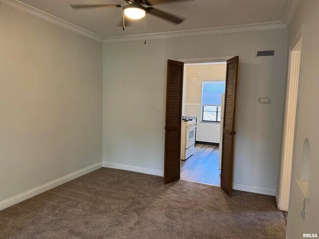 Foto del edificio - 405 W Columbia Ave