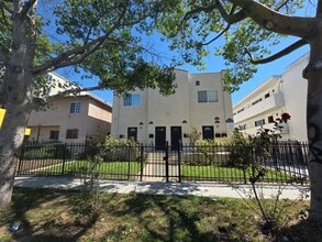 Building Photo - 1818 3/4 S La Brea Ave