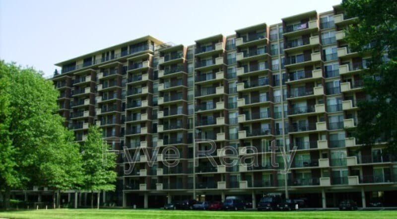 Primary Photo - 1300 Army Navy Dr