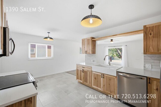 Foto del edificio - 1390 Salem St