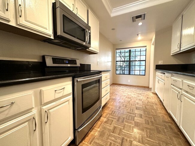 Building Photo - Spacious 2BR 2BA North Park Condo - Split ...