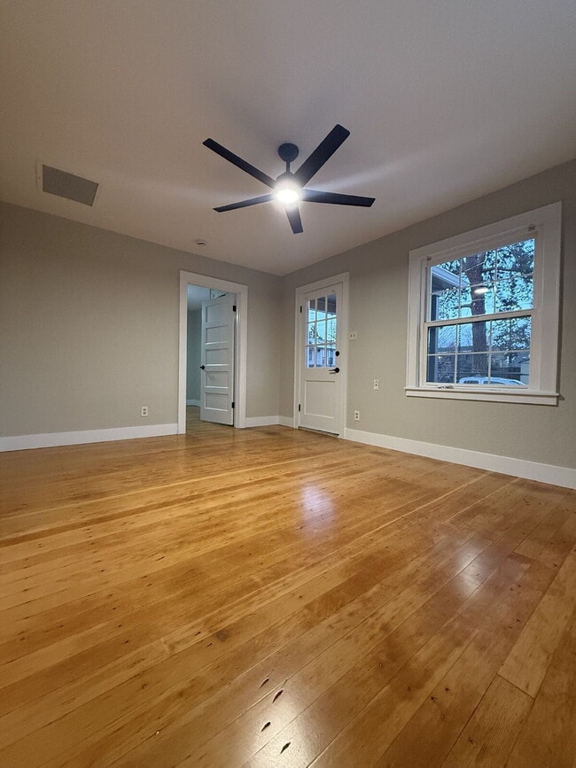 Foto del edificio - Bend: $2240 Charming 3 Bed 2 Bath Bungalow...
