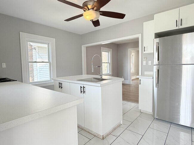 Photo du bâtiment - 2181-2181 Howard Ave