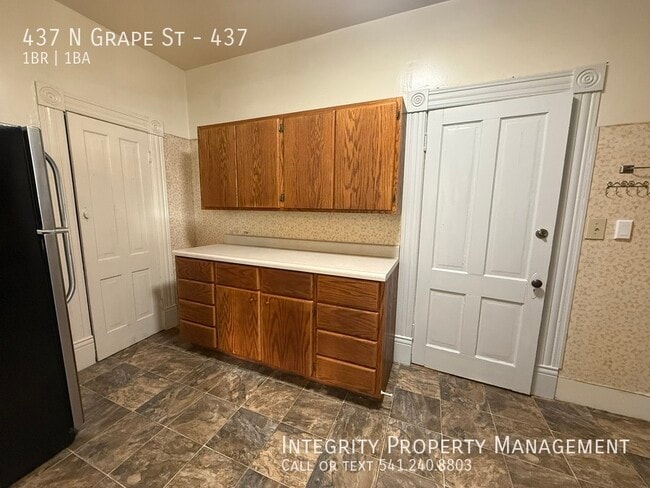 Building Photo - 437 N Grape St