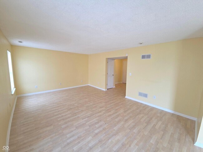 Foto del edificio - 4320 Village Bend Ln