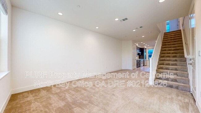 Building Photo - 908 Prospect Ave